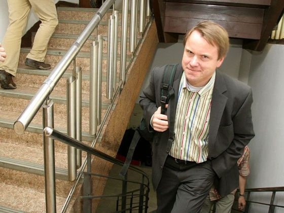 Ekosouvislosti Martin Bursík přichází na jednání Republikové rady Strany zelených