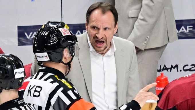 Kouč Sparty Pavel Gross při utkání s Brnem