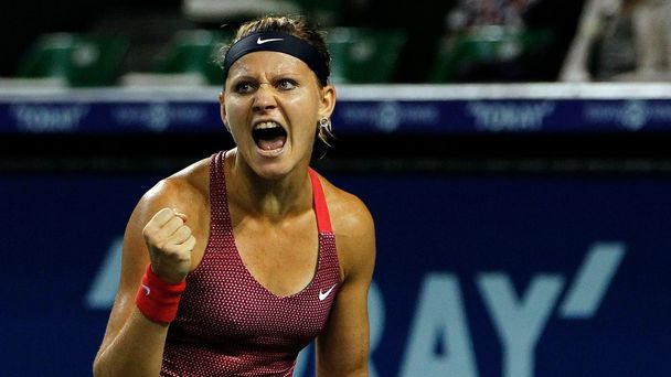 Lucie Šafářová se raduje z vítězství nad Stosurovou