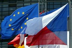Česko zůstává čistým příjemcem peněz z Bruselu. Za půl roku jsme o téměř 17 miliard v plusu
