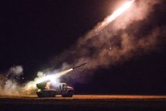 Živě: Donbasem opět zní dělostřelecká a tanková palba