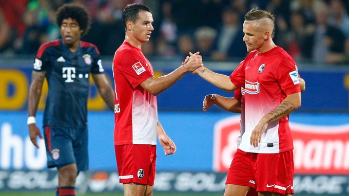 Hráči Freiburgu nemají příliš důvody k úsměvům. Ani podesáté v novém ročníku nevyhráli, tentokrát se o to třemi hrubkami přičinil brankář Oliver Baumann.