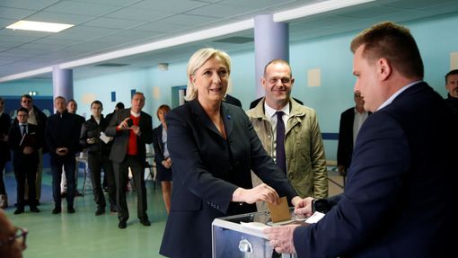 Marine Le Penová volí.