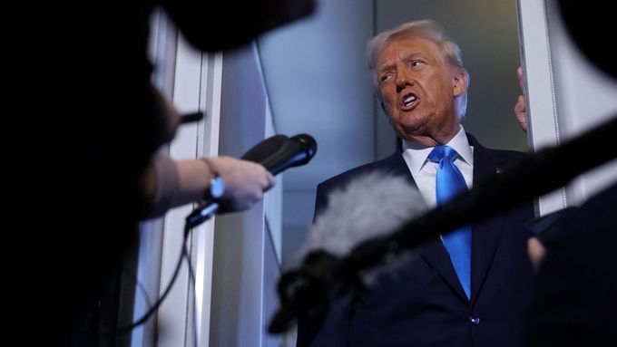 I přes minimální zkušenost s diplomacií poslal Trump do Kyjeva náměstka ministra obrany Driscolla