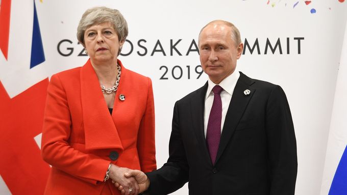 Theresa Mayová a Vladimir Putin