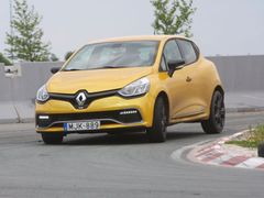 Auto je zábavné v každém typu zatáček