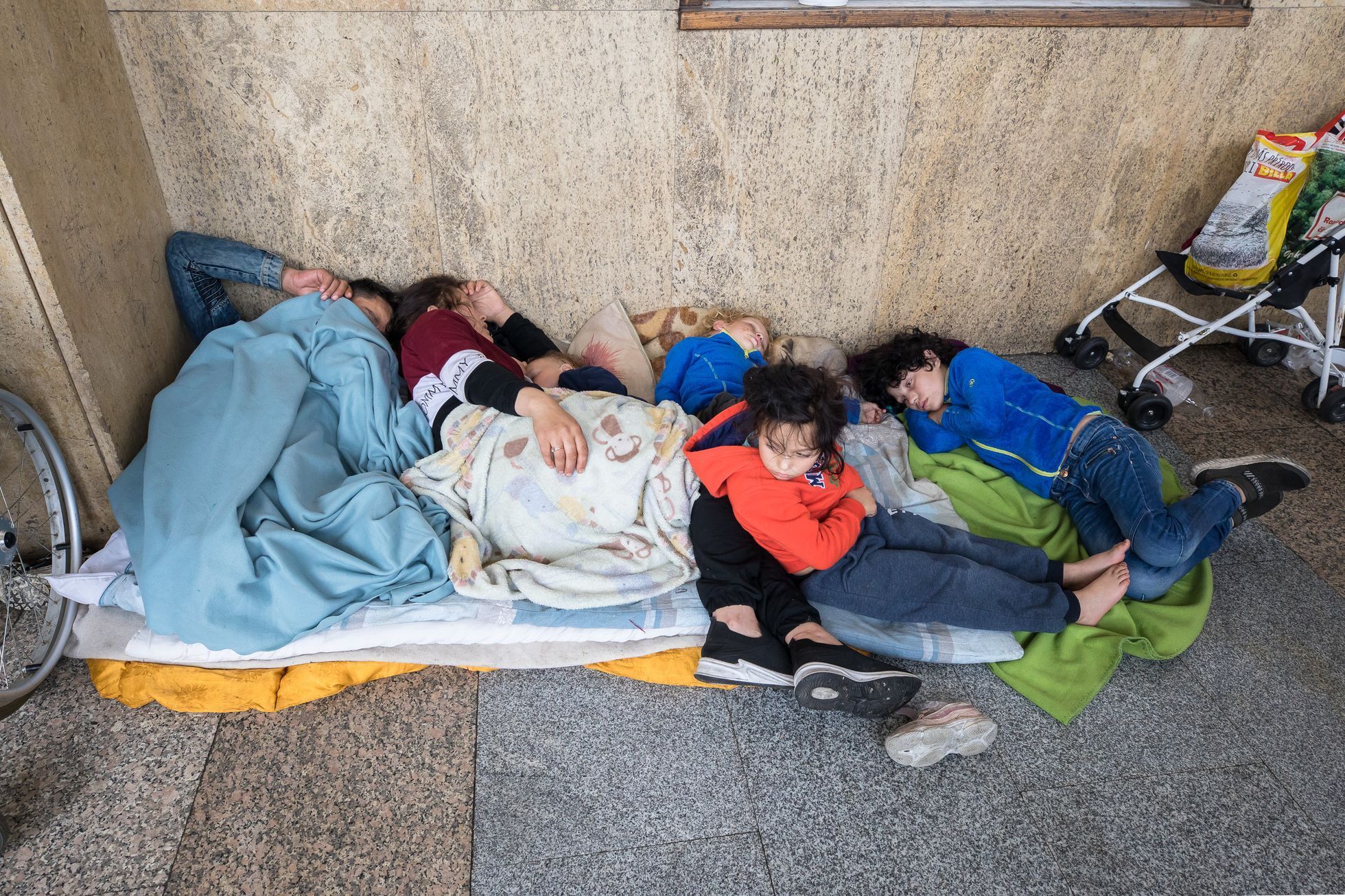 Ukrajinští romští uprchlíci na Hlavním nádraží, Romové