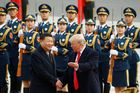 Obchodní boje pokračují. Trump chce uvalit na čínské zboží clo ve výši 100 miliard dolarů