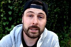 Zemřel youtuber, který točil o rakovině. Jeho boj s nemocí sledovaly statisíce lidí