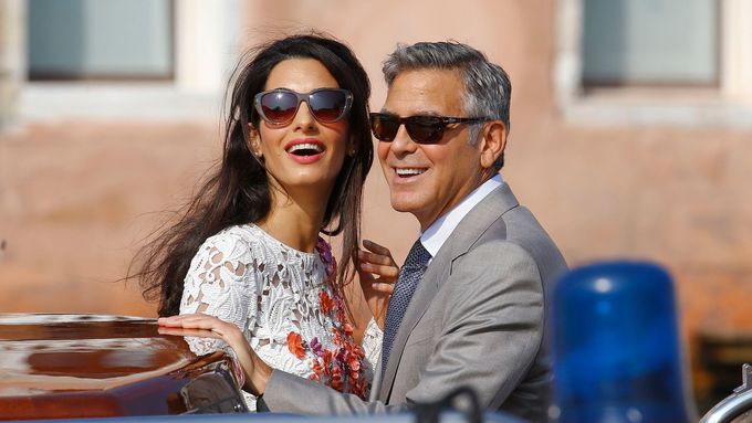 Hon na Clooneyho. Novomanželé pobláznili Benátky i svět