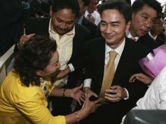 Předseda thajské Demokratické srany Abhisit Vejjajiva