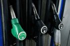 Benzin je nejlevnější za poslední dva roky, cena klesla pod 36 korun za litr
