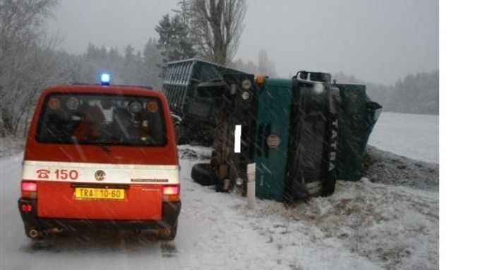 Sníh a vítr zavinily na Vysočině několik nehod.