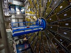 Tevatron končí. Potvrdí jeho výsledky urychlovač v CERNu?