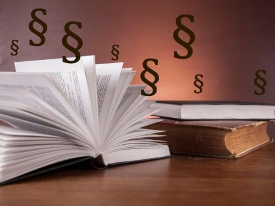 Konkurenční doložka Justice, zákon, paragraf, zákoník, ilustrační foto