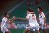 Kvalifikace na Euro 1996 - Domácí odveta byla o moc lepší. Češi sice prohrávali po nádherné ráně Jonka 0:1, ale Skuhravý s Němečkem zápas otočili a pečeť tomu dal třetí trefou Berger.
