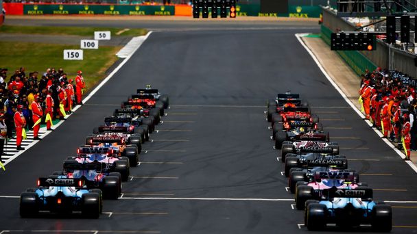 Start VC Británie formule 1 2019 v Silverstonu