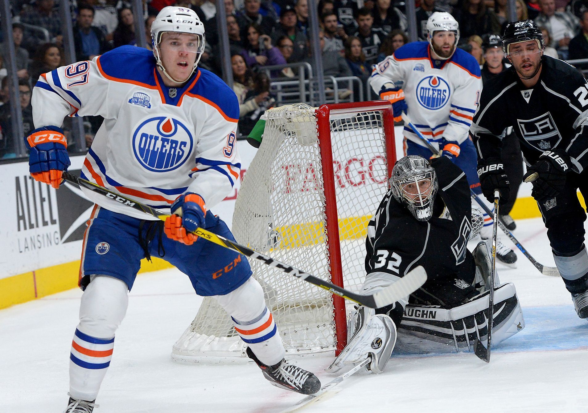 Connor McDavid (Edmonton Oilers) v NHL 2015-16