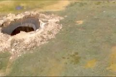 Video: V odlehlé části Sibiře se objevil záhadný kráter