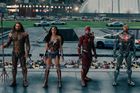 Liga spravedlnosti zachraňuje svět. Superman možná není mrtvý, naznačuje trailer