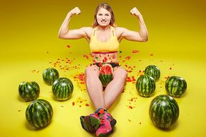 Žena rozdrtí stehny tři melouny. 15 kuriózních rekordů z nové Guinnessovy knihy