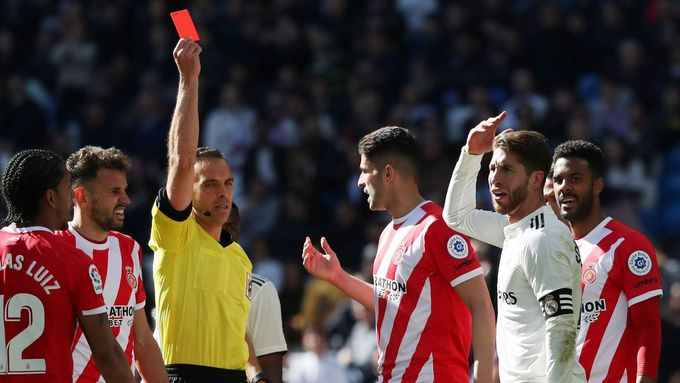 Ramos nejprve zavinil penaltu a na konci zápasu obdžel červenou kartu.