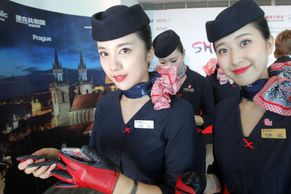 Obrazem: Na palubě hrátky Krtka s Pandou. Pražské letiště láká na novou pravidelnou linku do Číny