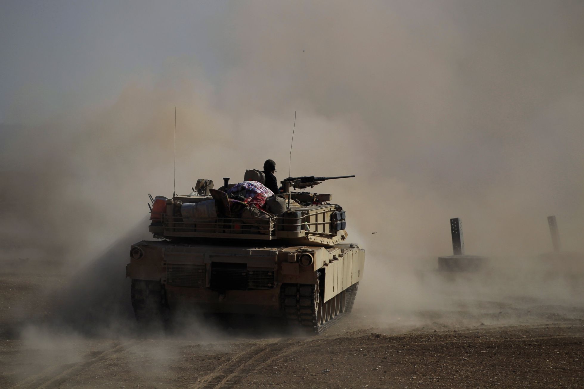 Irácké jednotky už jsou na okrajích Mosulu, přestože Islámský stát klade tuhý odpor.