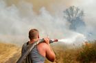 V Rusku znovu hoří, oheň už zničil 400 domů na Sibiři