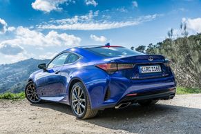 Test Lexusů RC a ES: Luxusní odnož Toyoty odmítá diesely a sází na hybridy