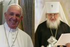 Papež František s Kirillem neobjal i Putina. Na Kubě se pokusil obejmout ubohé Rusy