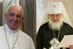 Papež František s Kirillem neobjal i Putina. Na Kubě se pokusil obejmout ubohé Rusy