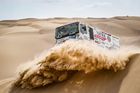 Vzhůru do dun! Dakar začal zostra, jezdce prověřily první kilometry peruánské pouště