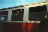 Dana Křešničková: Fotografie jsem pořídila jako malá fotografka, když Václav Havel navštívil Novou Bystřici. Fotky zastihují Václava Havla, jak přijíždí do města vlakem po úzkokolejce. Dohledala jsem, že by se mělo jednat o datum 21. října 1997.