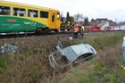 Při střetu auta s vlakem zahynul na Českobudějovicku mladík