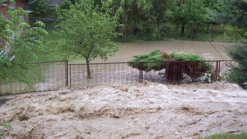 Lokální záplavy na Rychnovsku z 27. května 2014. Postihly například obce Lhoty u Potštejna, Borovnice nebo Přestavlky.