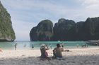 Thajci zavřeli slavnou pláž z filmu s DiCapriem. Návaly turistů ničily vzácné korálové útesy