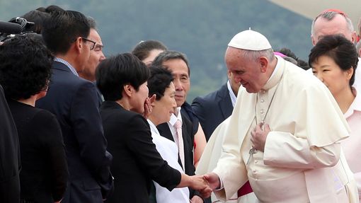 Hlava římskokatolické církve poprvé návštívila Jižní Koreu.