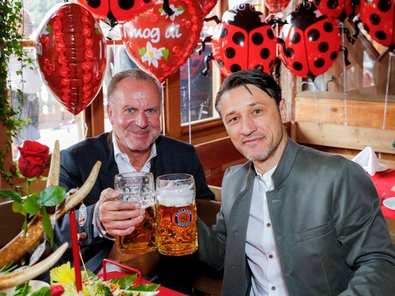 Karl-Heinz Rummenigge a další funkcionáři Bayernu zatím stojí za koučem Niko Kovačem. Je ale otázka, jak dlouho budou špatné výsledky tolerovat. 