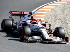Robert Kubica v Alfě Romeo při kvalifikaci na VC Nizozemska F1 2021