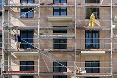 Kvalita staveb v Česku výrazně klesá, přiznávají firmy