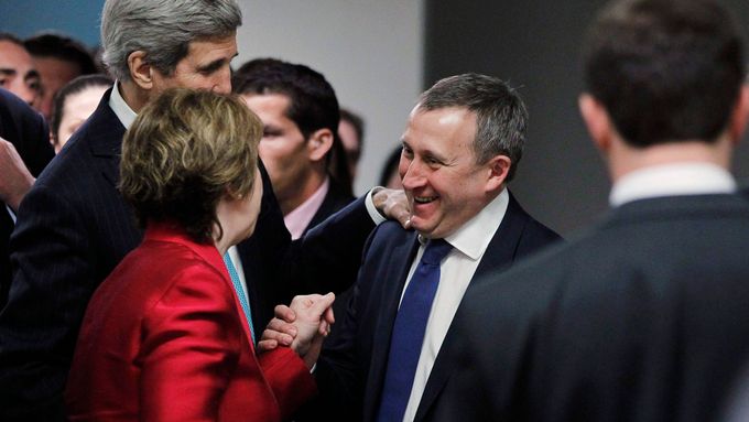 Šéf ukrajinské diplomacie Andrij Deščycja mluví v Ženevě s Johnem Kerrym a Catherine Ashtonovou.