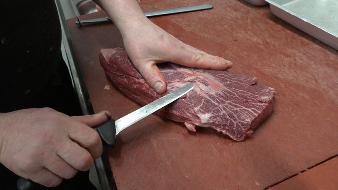 Řezník radí, jak správně naporcovat maso, aby byl steak co nejlepší