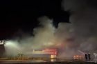 Na Litoměřicku hořel sklad se zábavní pyrotechnikou, odhad škody činí 30 milionů