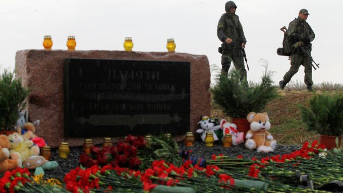 Památník obětem sestřeleného letadla MH17 nad Ukrajinou.