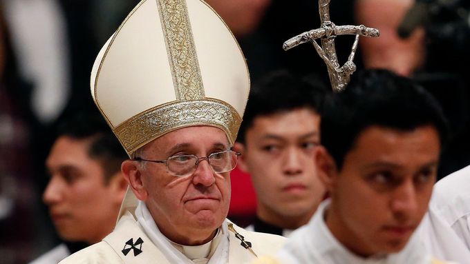 Papež kácí dogma o své neomylnosti.