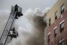 V New Yorku se po výbuchu plynu zřítil dům, 12 zraněných