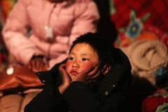 Chlapec chodil do školy pět kilometrů v mrazu. Solidarita lidí mu teď změnila život