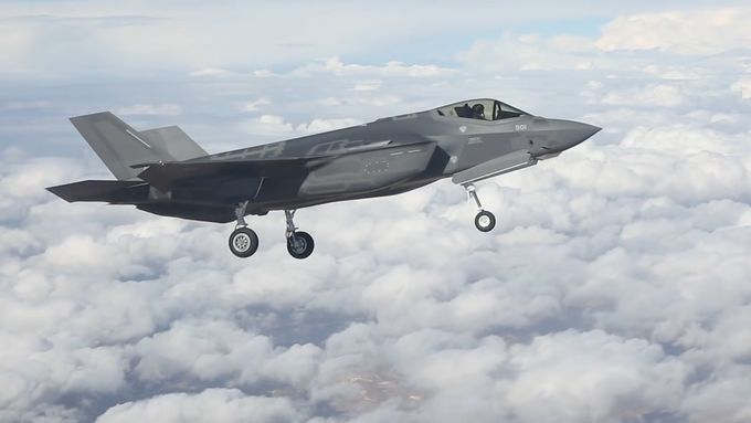 Izraelská armáda v prosinci 2016 zveřejnila záběry prvního startu a přeletu letounů F-35 nad Izraelem, kdy stroje pilotovali vojáci židovského státu.
