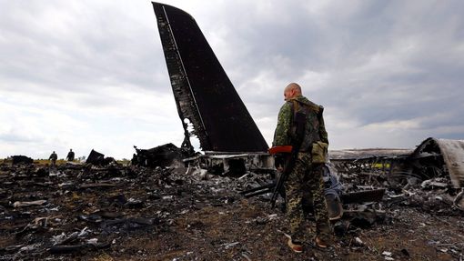 Sestřelené letadlo Il-76 ukrajinské armády v Luhansku.